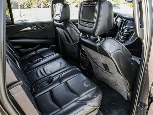 Used 2016 Cadillac Escalade Platinum image 37