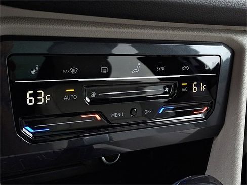Certified 2023 Volkswagen Tiguan SE R-Line image 17