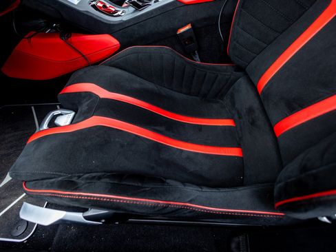 Used 2021 Lamborghini Huracan STO RWD image 27