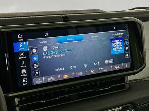 Used 2025 Jeep Wrangler Sahara image 18