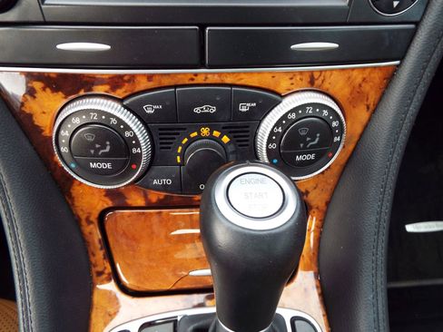 Used 2011 Mercedes-Benz SL 550 image 15