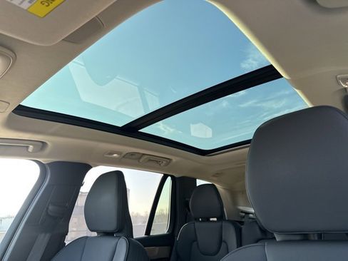 Certified 2025 Volvo XC90 B5 Plus image 20