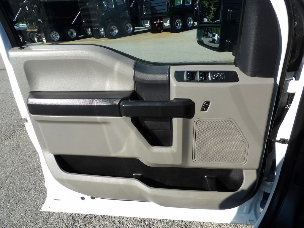 Used 2022 Ford F550 2WD Crew Cab Super Duty w/ Power Equipment Group image 14