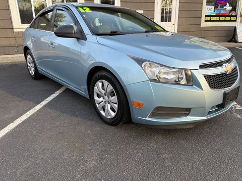 Used 2012 Chevrolet Cruze LS w/ Connectivity Package FWD image 3