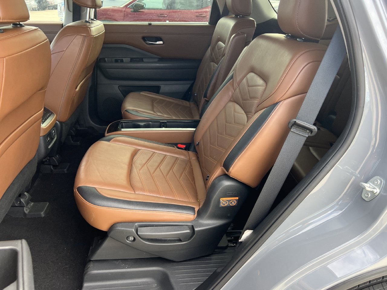 Used 2024 Nissan Pathfinder Platinum FWD image 10