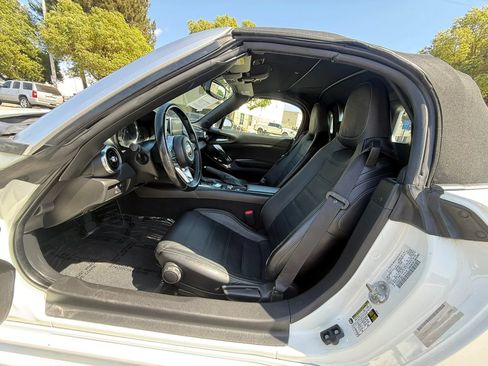 Used 2017 FIAT 124 Spider Lusso RWD image 14