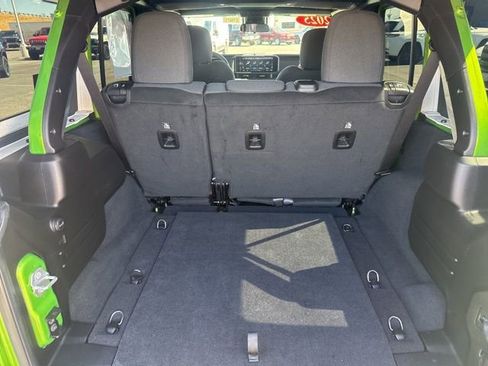 Certified 2025 Jeep Wrangler Unlimited Rubicon w/ Convenience Group AWD/4WD image 31