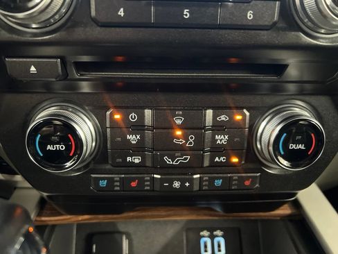 Used 2016 Ford F150 Lariat w/ Equipment Group 502A Luxury AWD/4WD image 18
