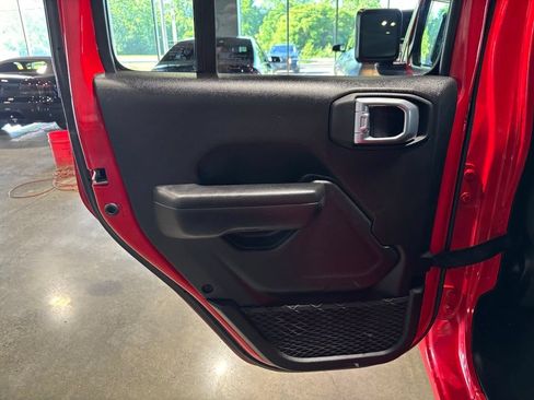 Used 2024 Jeep Wrangler Unlimited w/ Convenience Group AWD/4WD image 16