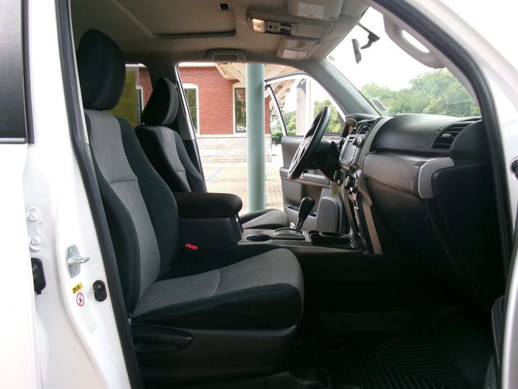 Used 2016 Toyota 4Runner SR5 RWD image 16