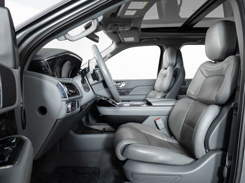 Used 2021 Lincoln Navigator L Reserve image 13