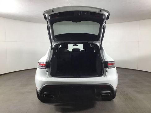 Certified 2024 Porsche Macan AWD/4WD image 18