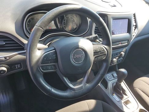 Used 2019 Jeep Cherokee Latitude w/ Cold Weather Group image 16