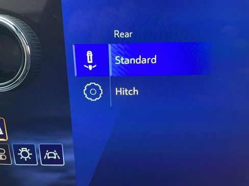 Used 2025 Chevrolet Traverse LT image 27