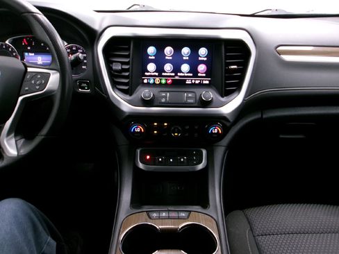 Certified 2022 GMC Acadia SLE w/ Driver Convenience Package image 11