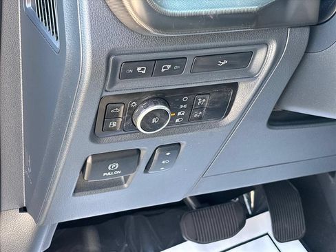 Used 2024 Ford F150 Lariat AWD/4WD image 28