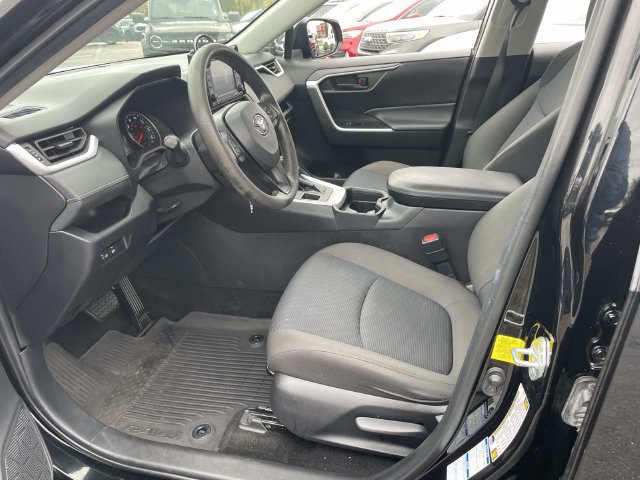 Used 2021 Toyota RAV4 LE AWD/4WD image 24