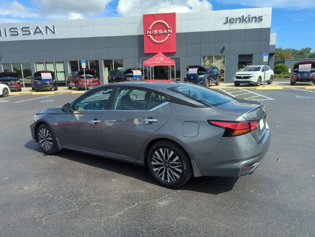 Certified 2024 Nissan Altima 2.5 SV w/ SV Premium Package FWD image 9