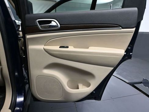 Used 2018 Jeep Grand Cherokee Limited image 38