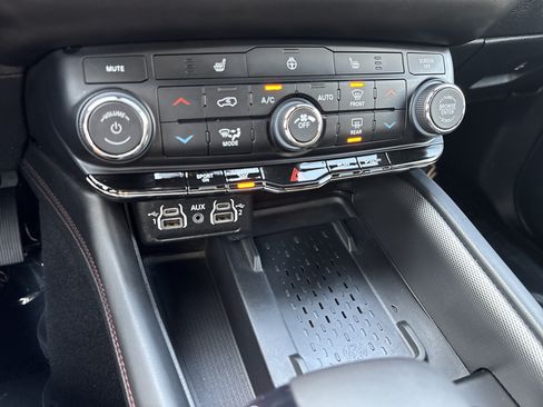 Used 2025 Dodge Durango R/T AWD/4WD image 30