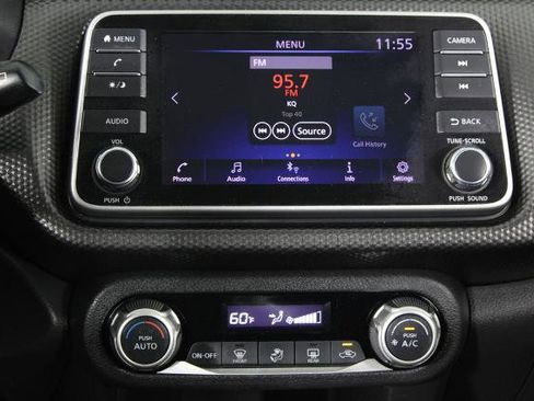 Certified 2019 Nissan Kicks SV image 8