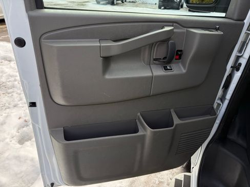Used 2023 GMC Savana 2500 image 9