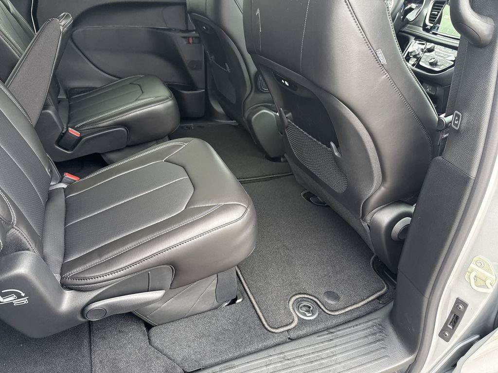 New 2026 Chrysler Pacifica Select FWD image 36