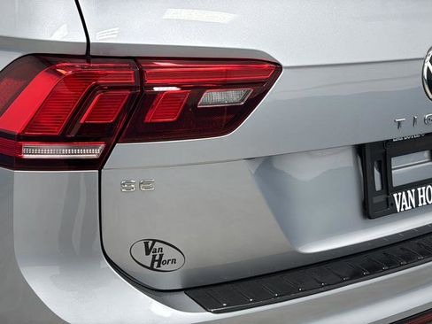 Used 2022 Volkswagen Tiguan SE R-Line image 35