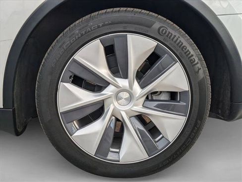Used 2021 Tesla Model Y Long Range image 15