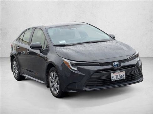 Used 2024 Toyota Corolla LE image 3