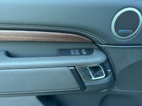 New 2025 Land Rover Discovery Dynamic SE image 10