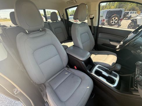 Used 2019 Chevrolet Colorado LT w/ LT Convenience Package image 6