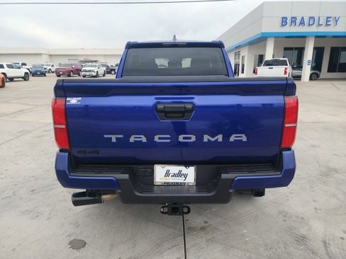 Used 2025 Toyota Tacoma TRD Off-Road image 5