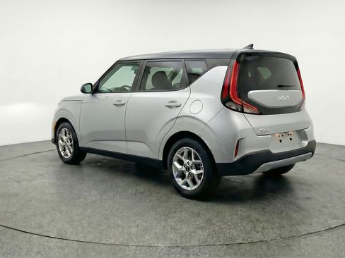 Used 2025 Kia Soul LX w/ LX Technology Package FWD image 6