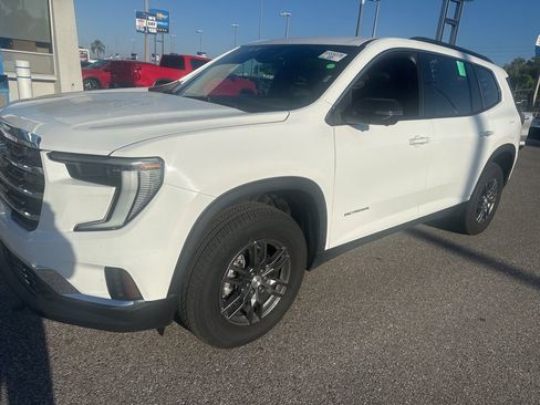 Used 2025 GMC Acadia Elevation image 8