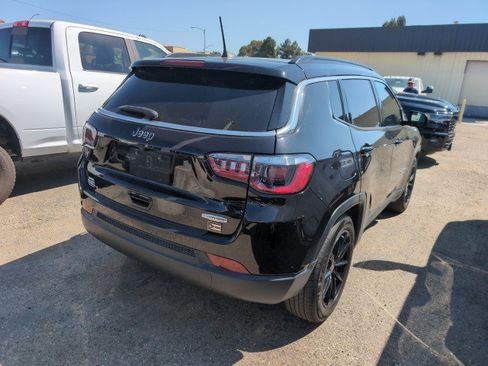 Used 2022 Jeep Compass Latitude w/ Sun and Sound Group FWD image 3
