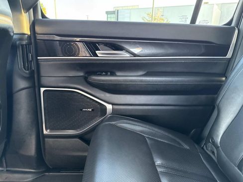 Used 2023 Jeep Wagoneer Base image 19