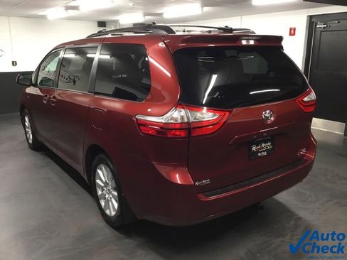 Used 2017 Toyota Sienna LE image 7