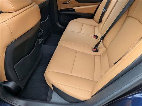 Used 2025 Lexus ES 350 w/ Premium Package image 17