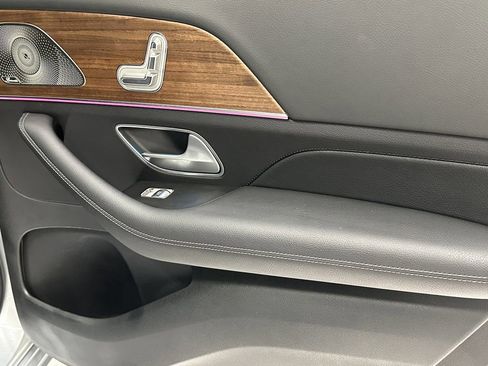 Certified 2025 Mercedes-Benz GLS 450 4MATIC image 18