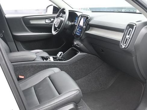 Used 2025 Volvo XC40 B5 Ultra AWD/4WD image 29