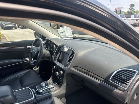 New 2023 Chrysler 300 Touring L w/ Popular Equipment Group image 28