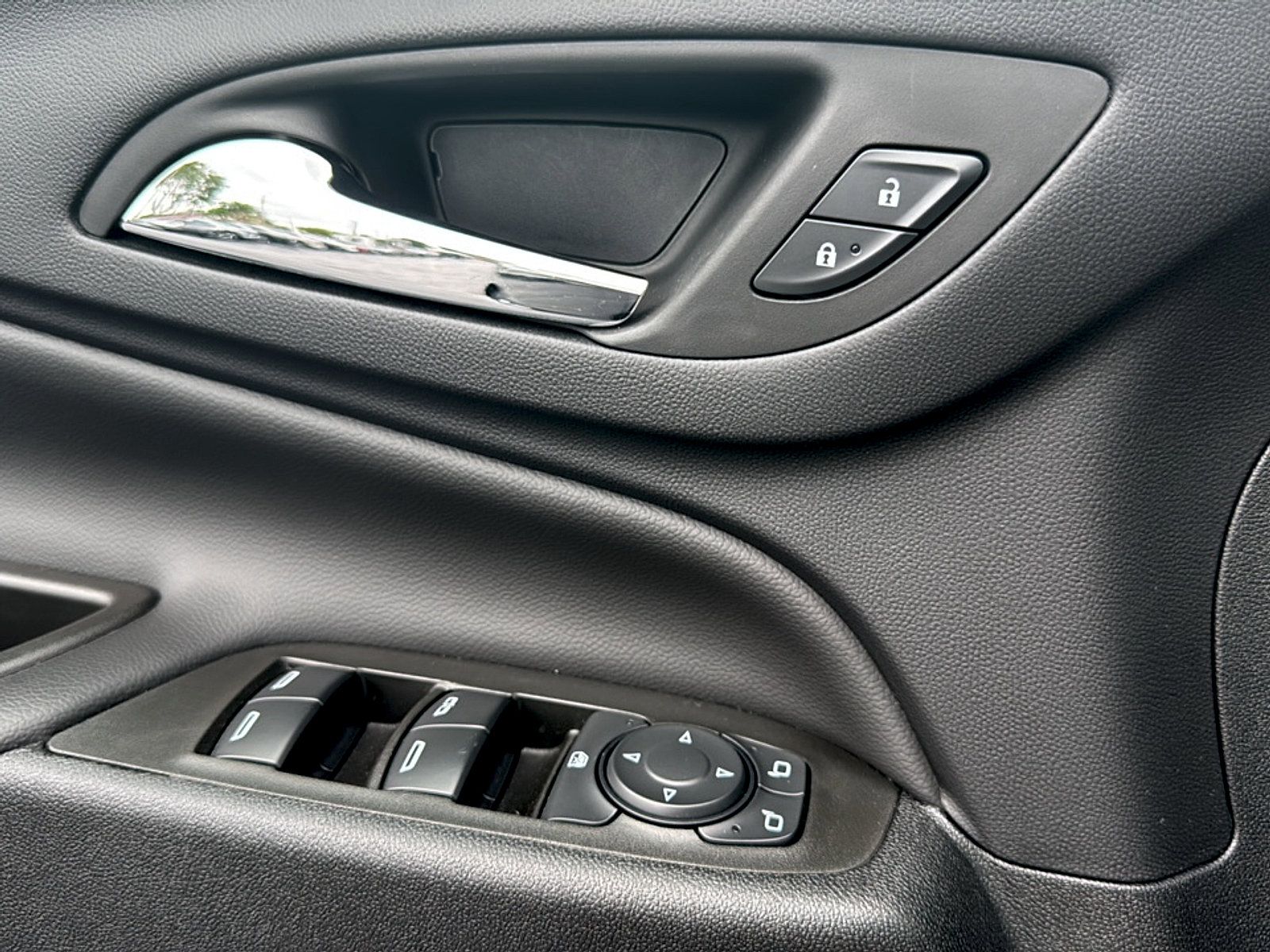 Used 2023 Chevrolet Equinox LT FWD image 15