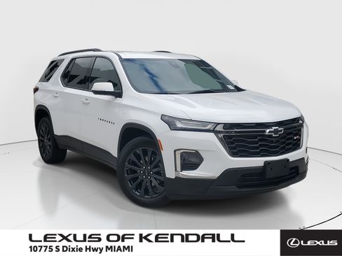 Used 2023 Chevrolet Traverse RS image 1