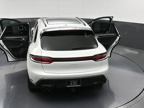 Certified 2025 Porsche Macan image 35