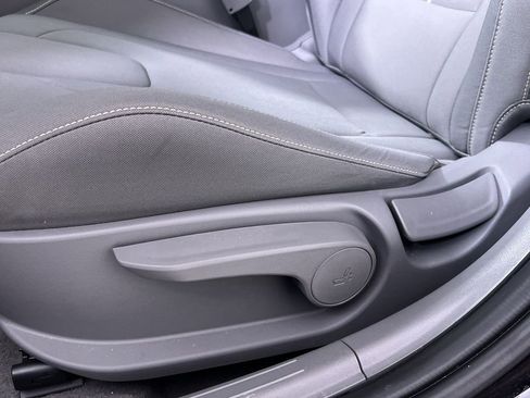 Used 2025 Hyundai Elantra SEL image 14