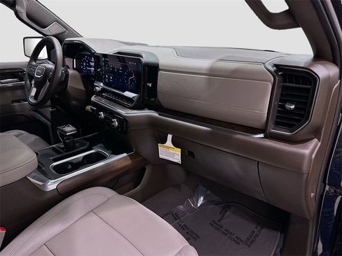 Used 2024 GMC Sierra 1500 SLT image 30