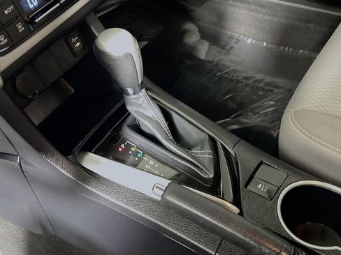 Used 2019 Toyota Corolla LE FWD image 22