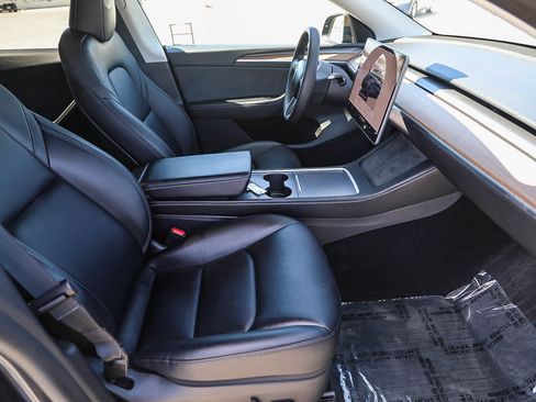 Used 2025 Tesla Model Y Long Range RWD image 15