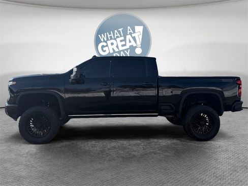Used 2025 Chevrolet Silverado 2500 LTZ w/ LTZ Plus Package image 7